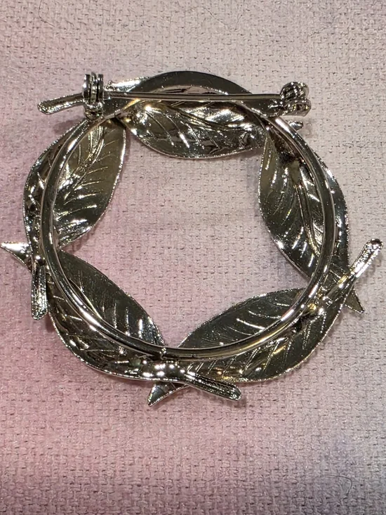 Vintage Gold and Silver Leaf Brooch Duo - Picture 6 of 8